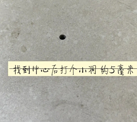 西林瓷砖空鼓维修公司专业解答在瓷砖铺贴过程中，如果砂料搅拌不均匀，将会带来以下问题