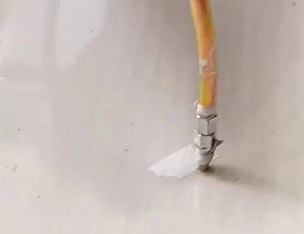 西林瓷砖空鼓维修公司专业解答在瓷砖铺贴过程中，如果使用的砂料过粗（如全部使用了粗砂），可能会导致以下问题